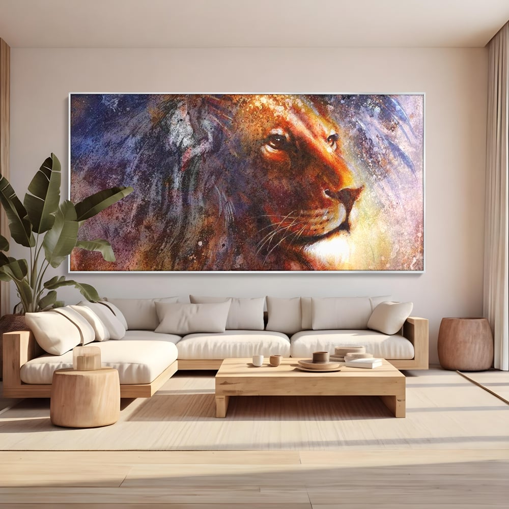 Tablou canvas cu tablou canvas cu leu in nuante cosmice, in rama de aluminiu argintiu, pe perete intr-un living